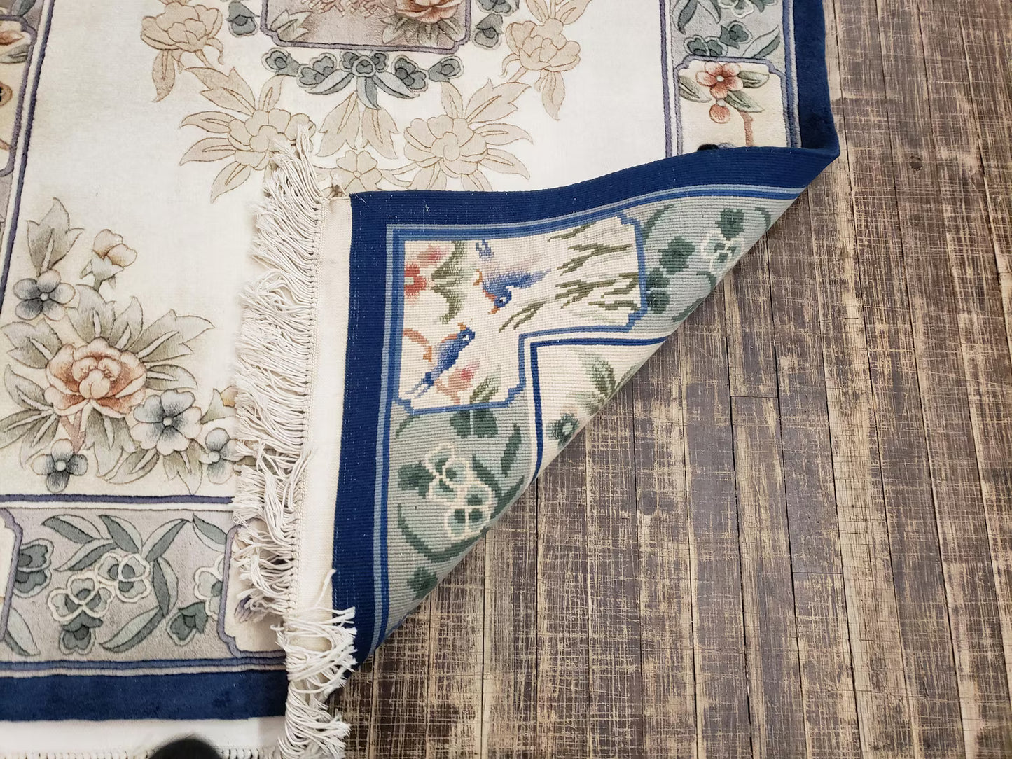 Elegant Floral Traditional Area Rug with Blue Border – Soft Luxury Carpet for Living Room & Bedroom