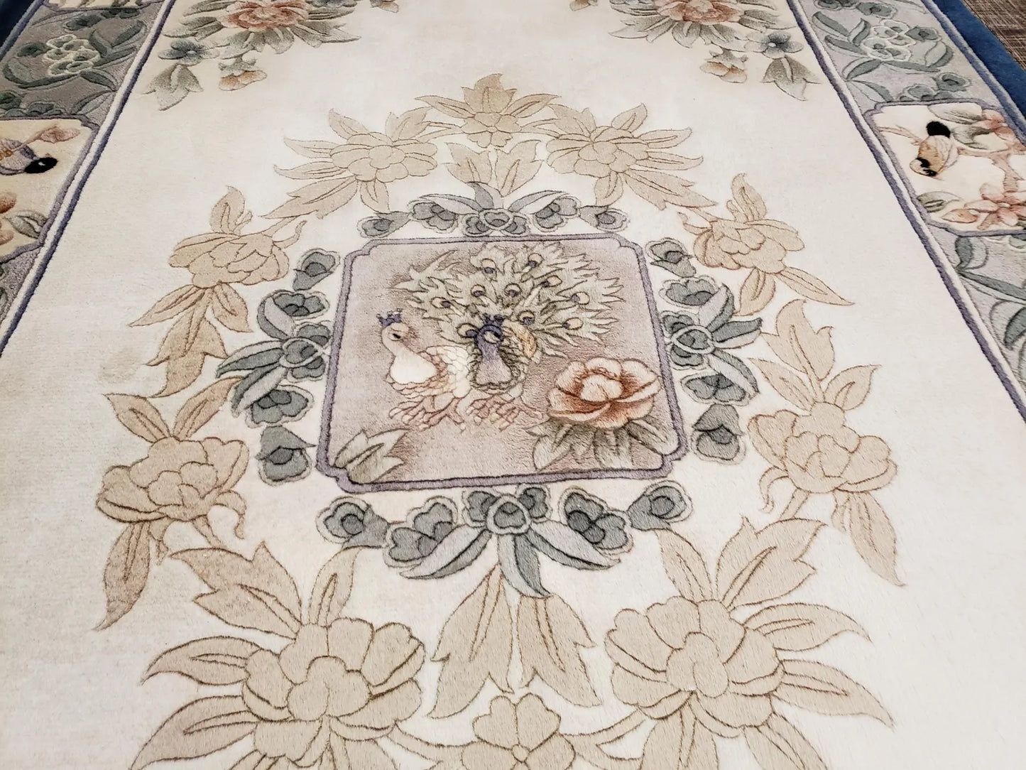 Elegant Floral Traditional Area Rug with Blue Border – Soft Luxury Carpet for Living Room & Bedroom