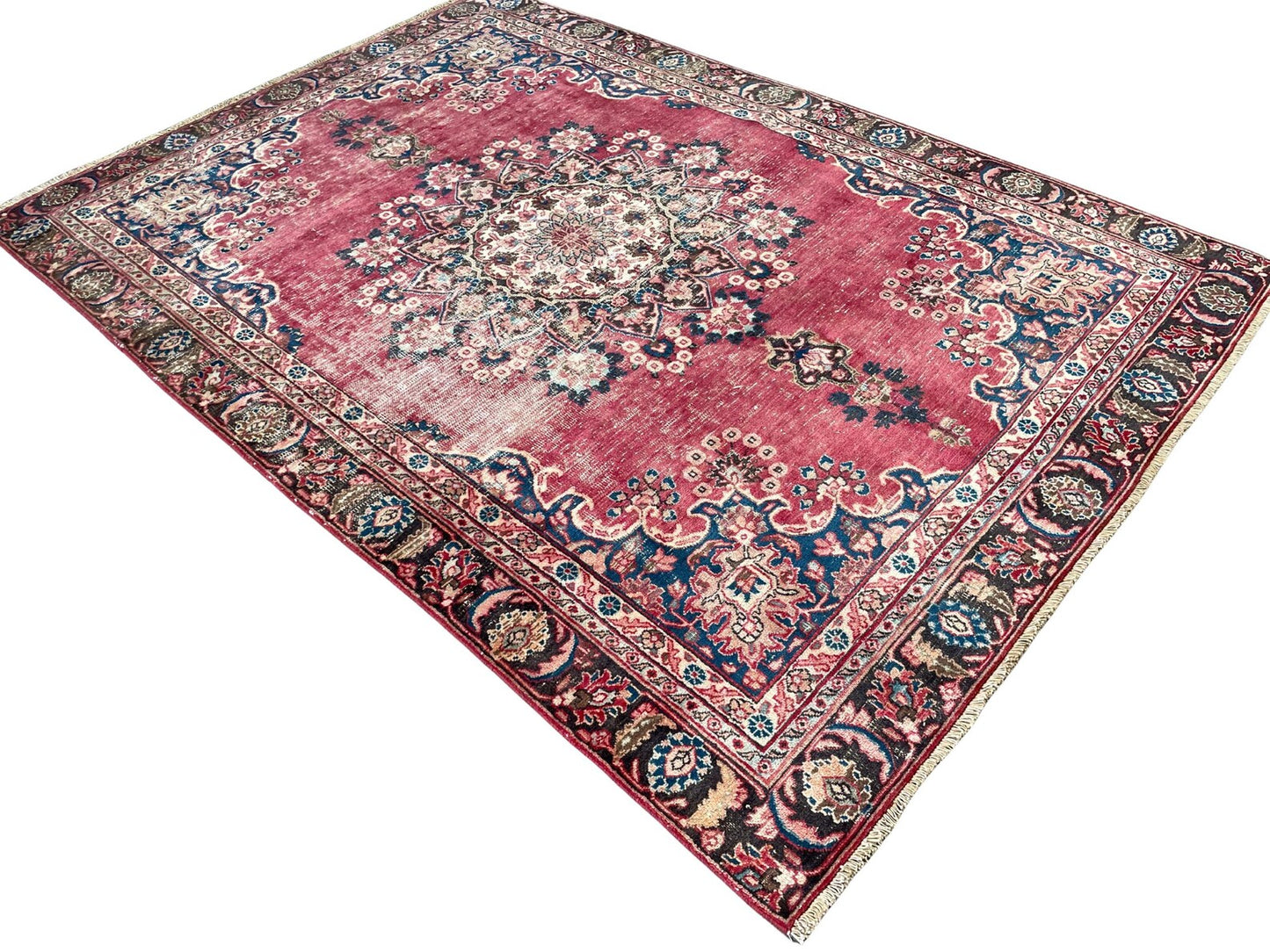 Vintage Persian Style Distressed Area Rug – Traditional Floral Medallion Carpet