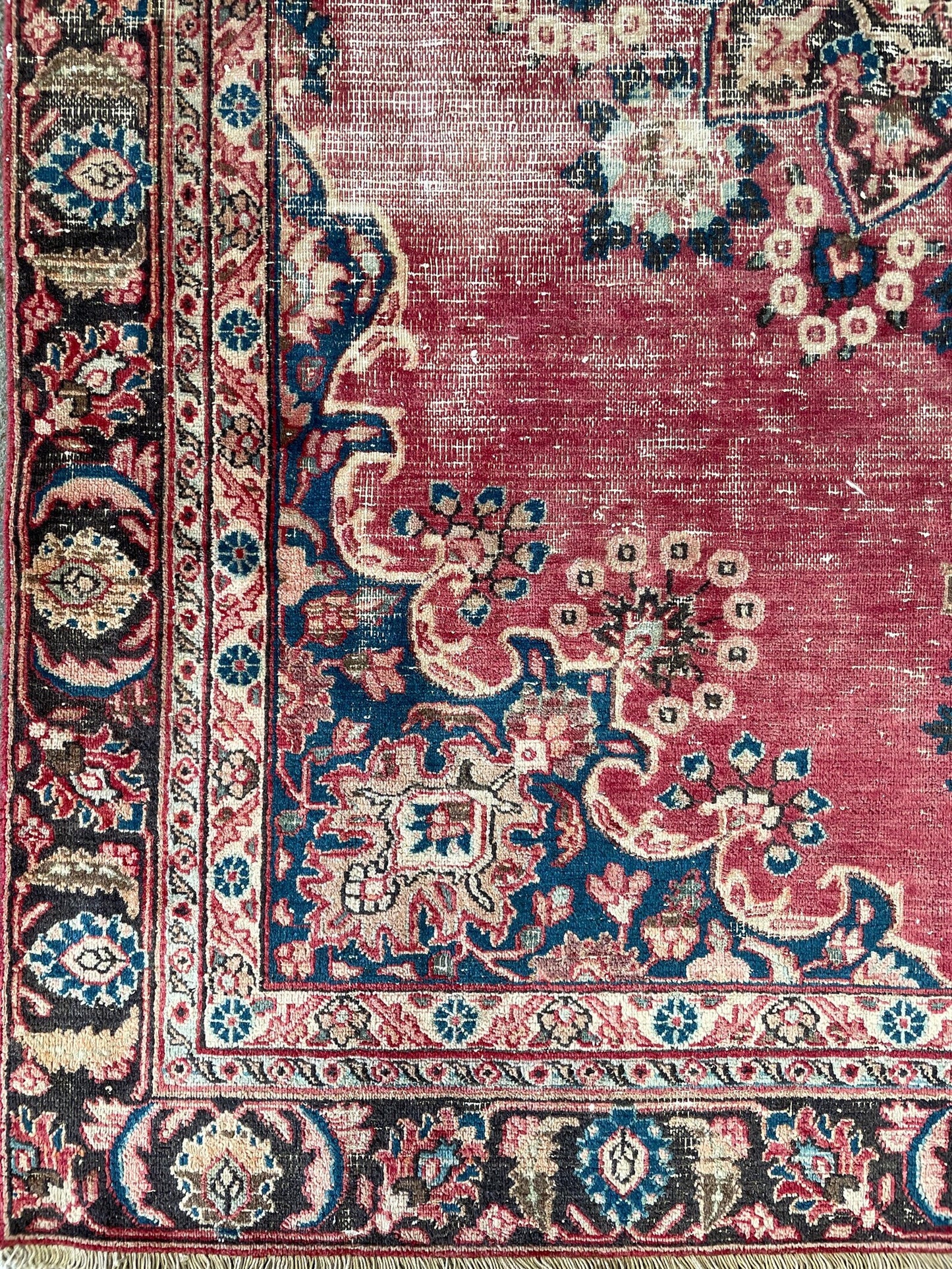 Vintage Persian Style Distressed Area Rug – Traditional Floral Medallion Carpet